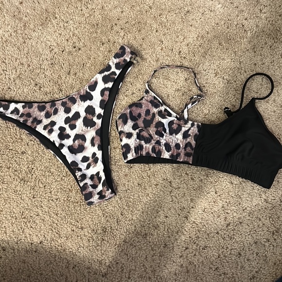 Bathing suits - Picture 5 of 10